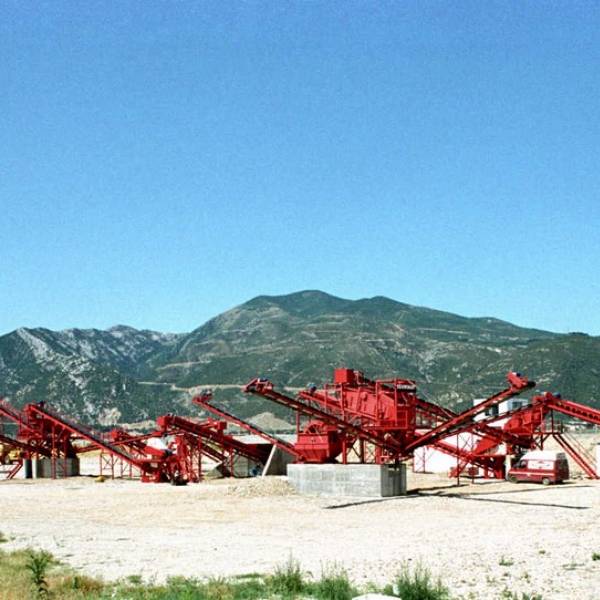 2000 ΚΟΝΙΑΜΑΤΑ ΙΑΣΜΟΥ GREECE QUARRY ROCK 400.jpg